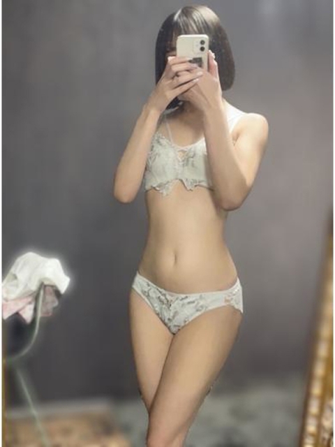 ユウア【逆3POK小柄な美女♪】2