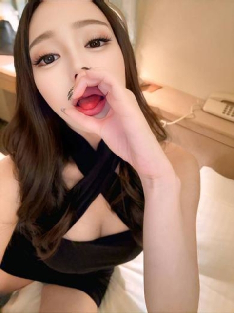 シオネ【電マで潮吹く敏感美女✨】3