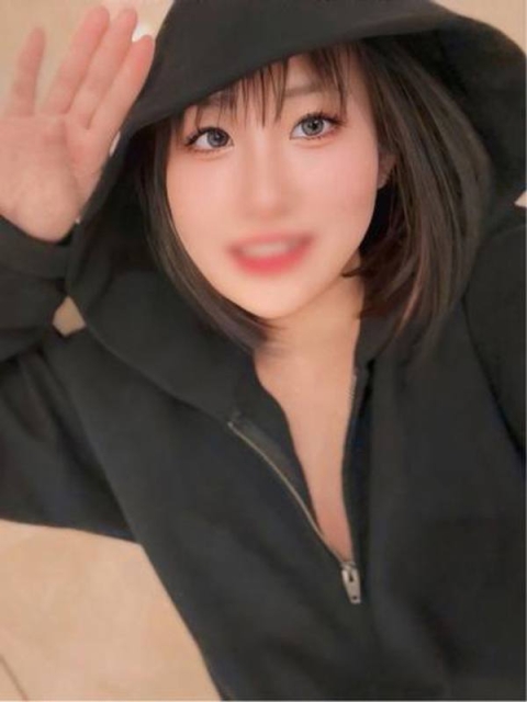 ミク【現役AV女優の潮吹き美女】3