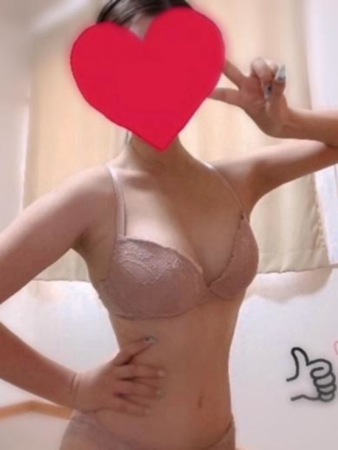 ルリ【パイパンで即尺無料♪】3